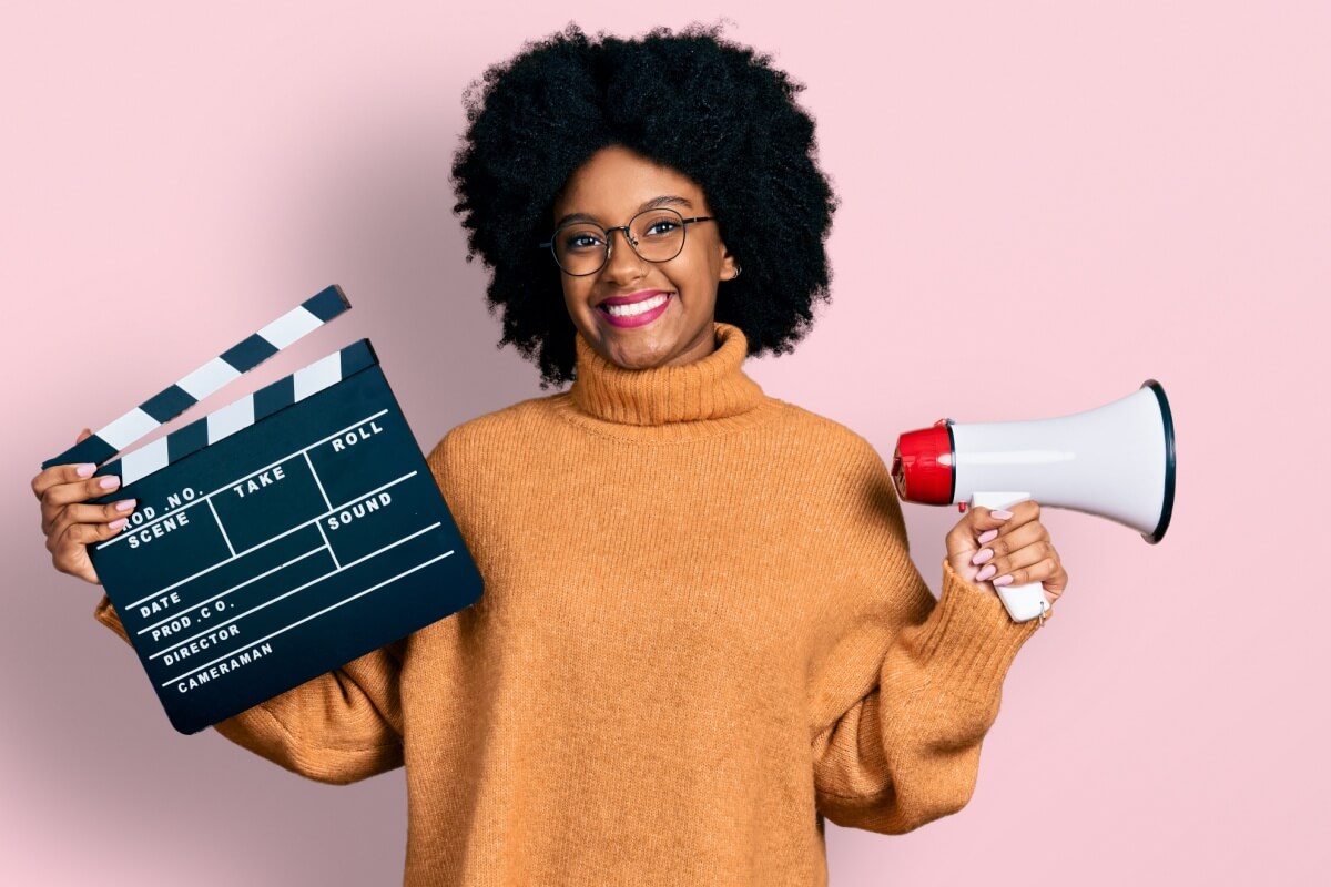 Ser um diretor de cinema bem-sucedido vai além do talento; exige dedicação, perseverança e uma grande paixão pela arte (Imagem: Krakenimages.com | Shutterstock)