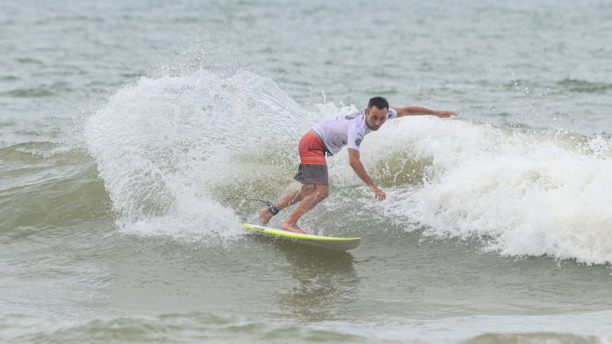 Navegantes celebra 50 anos de surfe recebendo o CBSurf Master Tour 2024