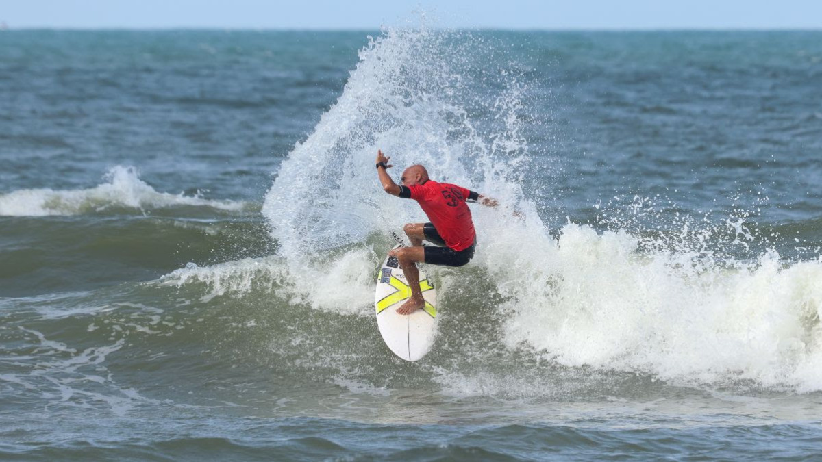 Navegantes celebra 50 anos de surfe recebendo o CBSurf Master Tour 2024