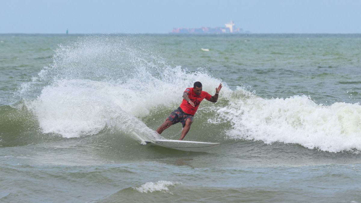 Navegantes celebra 50 anos de surfe recebendo o CBSurf Master Tour 2024