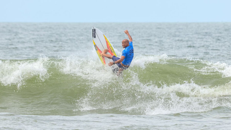 Navegantes celebra 50 anos de surfe recebendo o CBSurf Master Tour 2024