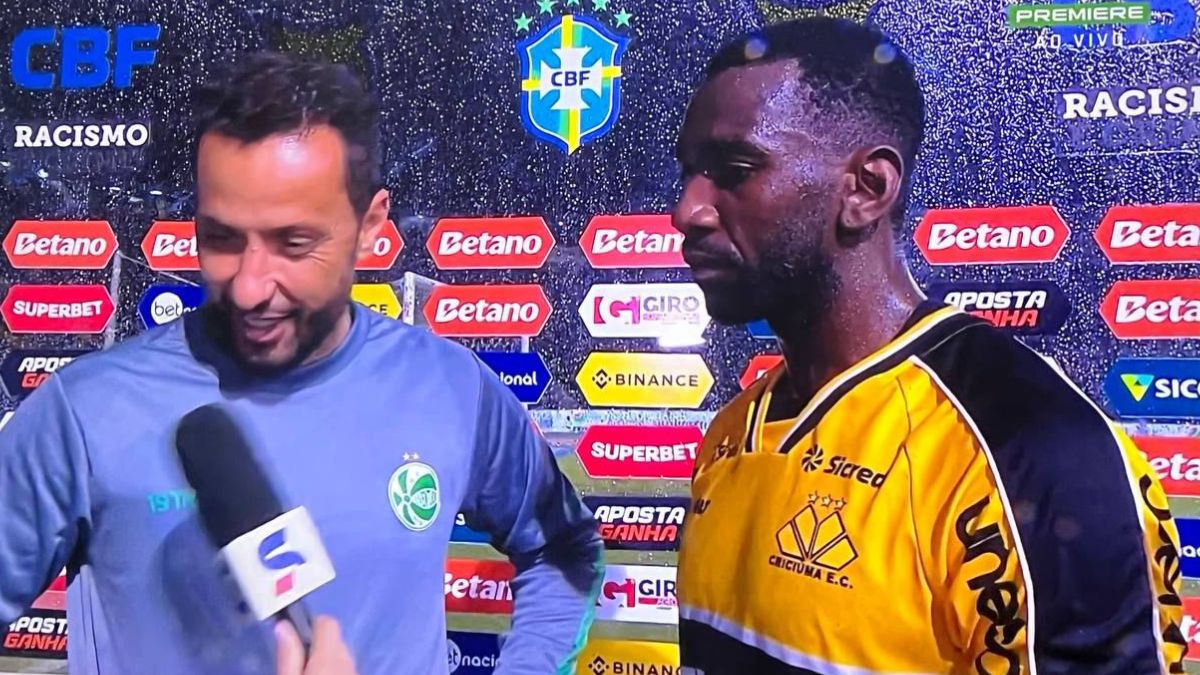 Nenê ajuda em entrevista de Bolassie (Foto: Premiere, Reprodução)