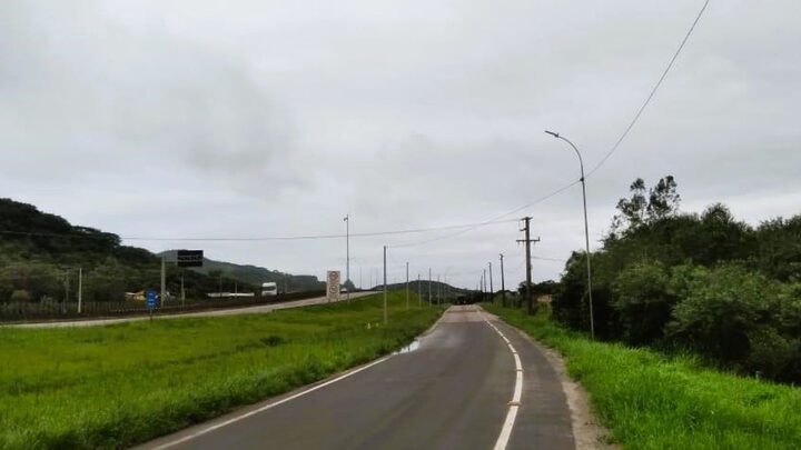 Obras causam bloqueio temporário no acesso à marginal na BR-101 Sul