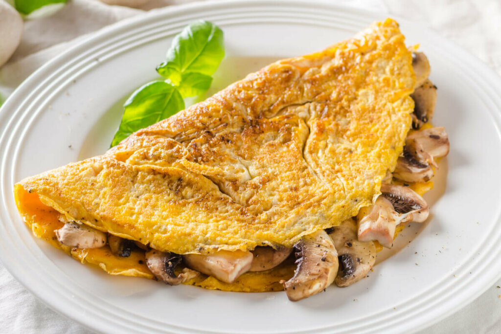 Omelete com cogumelos (Imagem: Stepanek Photography | Shutterstock)