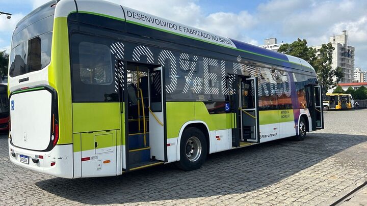 Ônibus elétrico circula em período de testes em linha de Itajaí (Foto: Prefeitura de Itajaí, Divulgação)