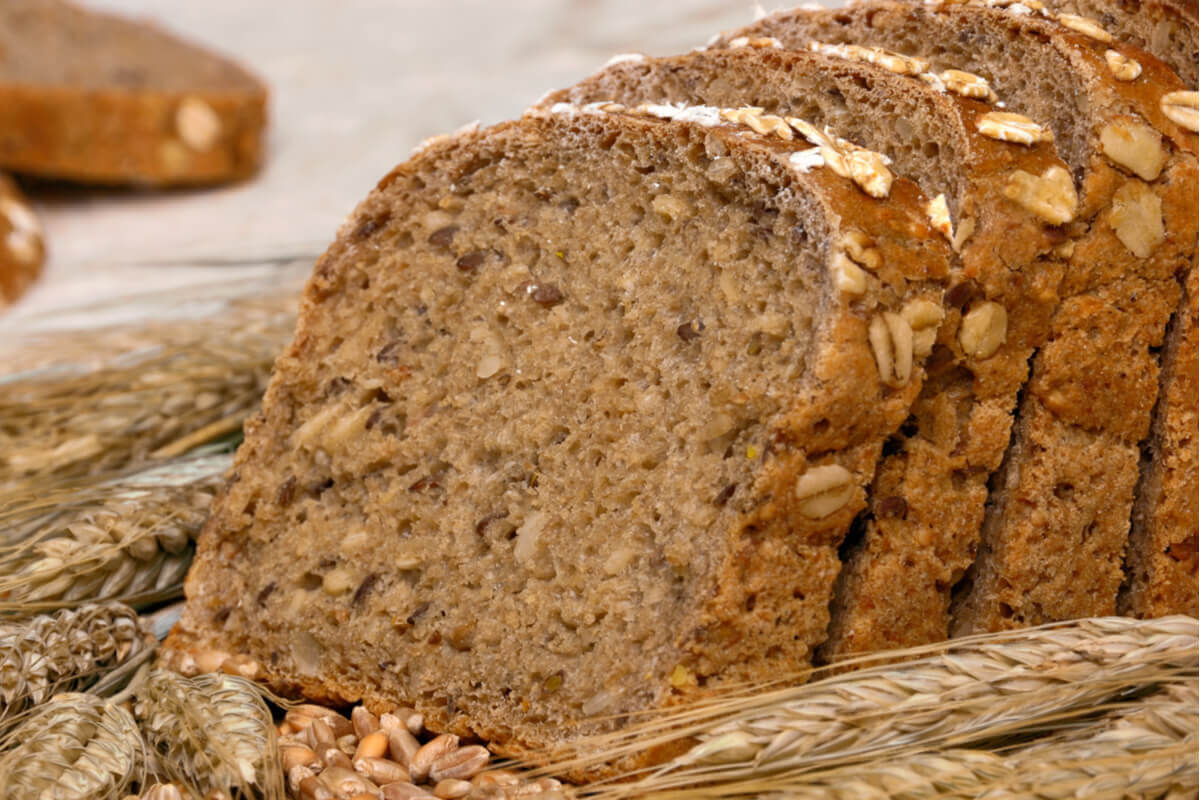 Pão integral com aveia (Imagem: Smileus | Shutterstock)
