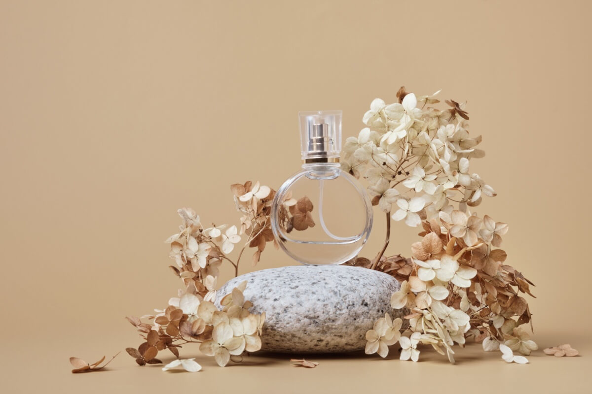 O outono, uma estação de transição, inspira fragrâncias cativantes e requintadas (Imagem: colnihko | Shutterstock)