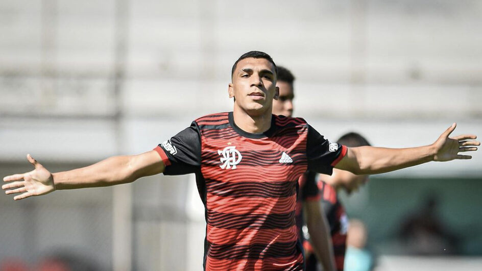 Petterson sempre foi tratado como joia na base do Flamengo (Foto: reprodução, arquivo pessoal instagram)