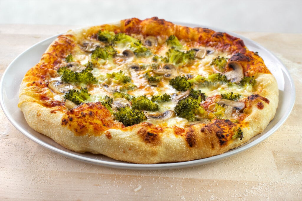 É possível requentar a pizza e manter o seu sabor (Imagem: Ari N | Shutterstock)