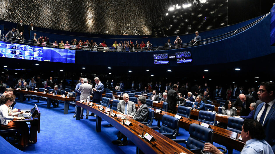 Senado aprova PEC que criminaliza porte de drogas em primeira votação