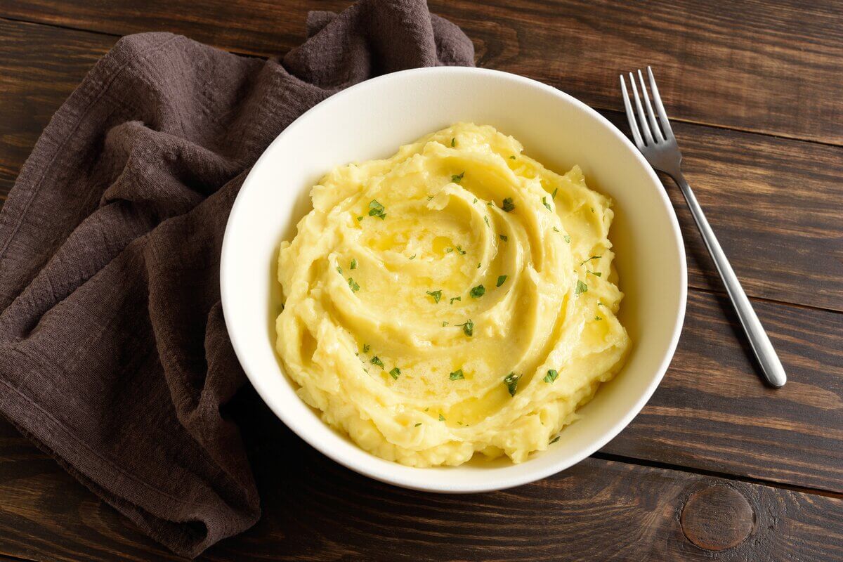 Purê de banana-da-terra (Imagem: Tatiana Volgutova | Shutterstock)