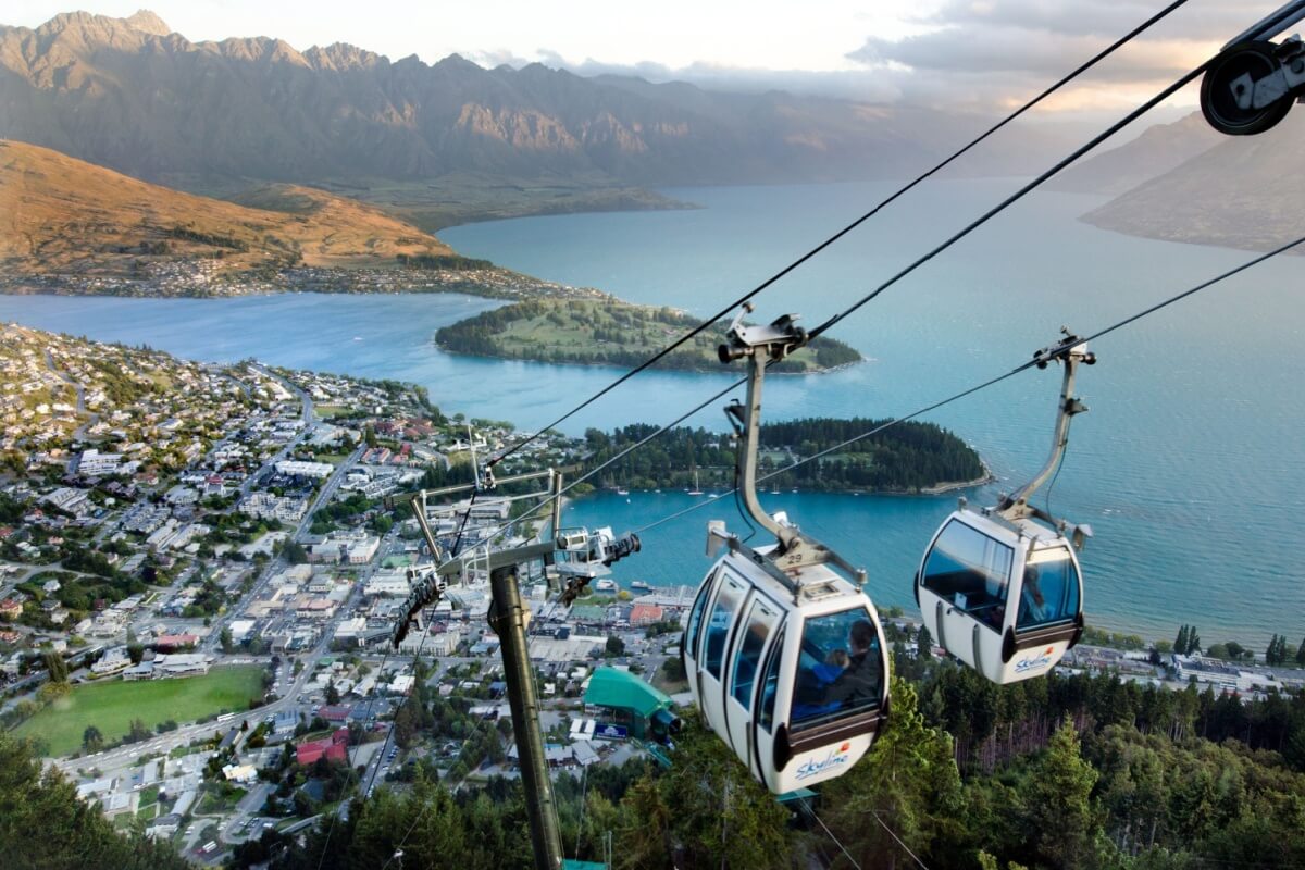 Queenstown é a cidade perfeita para os amantes de aventura (Imagem: ChameleonsEye | Shutterstock)