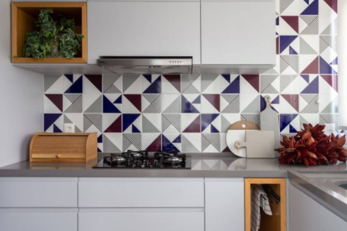 Estampas modernas e coloridas dos azulejos trouxeram mais reconhecimento para o material (Imagem: Estúdio São Paulo | Projeto Studio Tan-Gram)