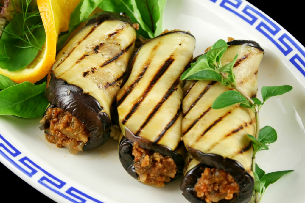 Rolinho de berinjela com carne moída (Imagem: jabiru | Shutterstock)