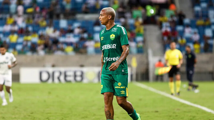 Saiba-por-que-o-artilheiro-do-Cuiaba-fica-de-fora-do-jogo-contra-o-Gremio-por-motivos-disciplinares.jpg