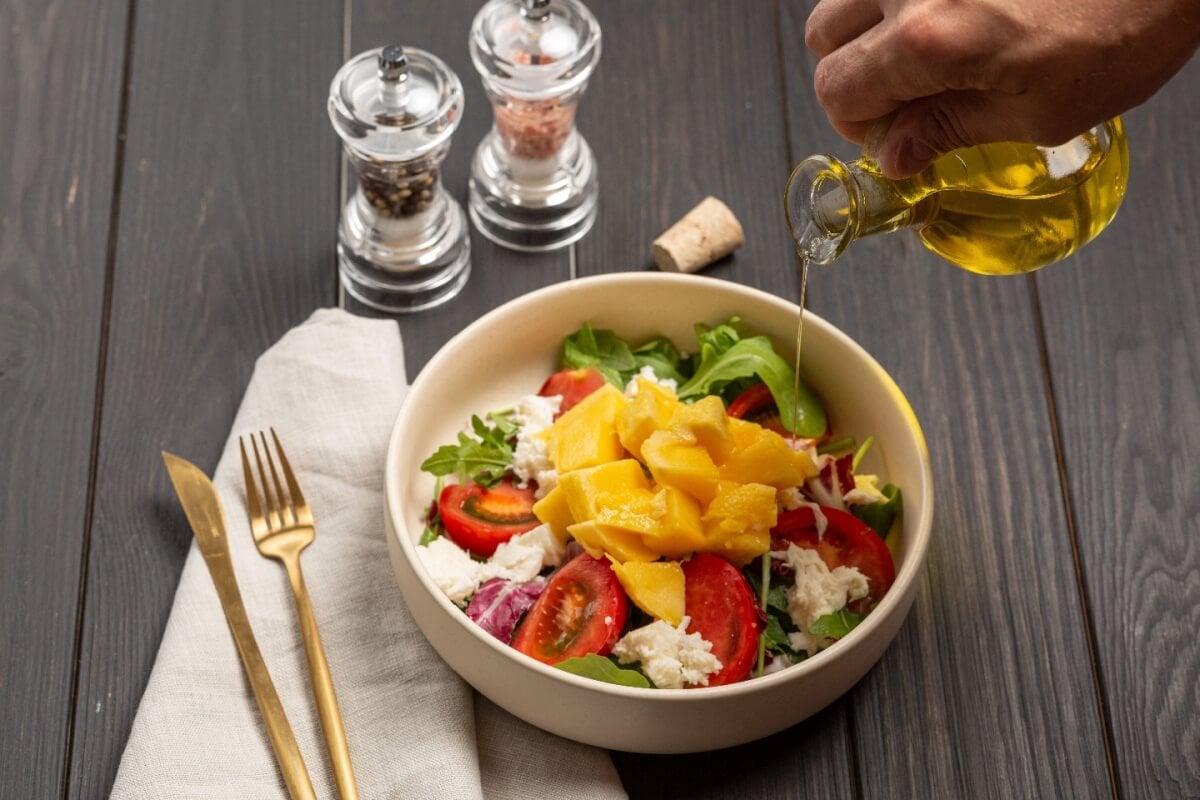 Salada refrescante (Imagem: Natalya Ugryumova | Shutterstock)