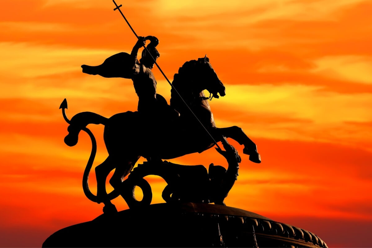São Jorge é inspiração para os fiéis por sua fidelidade a Cristo (Imagem: Protasov AN | Shutterstock)