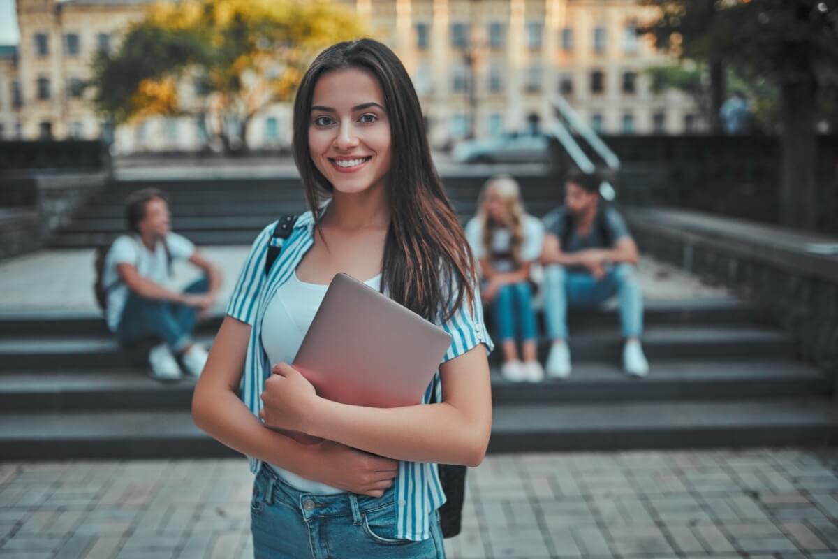 A conclusão de um texto pode ser feita de diferentes formas (Imagem: 4 PM production | Shutterstock)