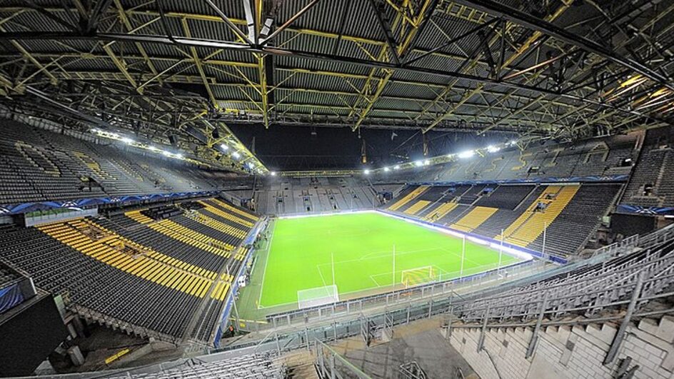 Signal Iduna Park, em Dortmund, será palco do jogo entre Borussia Dortmund e PSG (Foto: Wikimedia Commons, Reprodução)