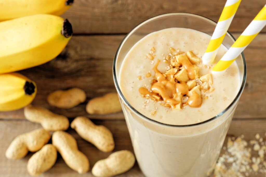 Smoothie de banana e pasta de amendoim (Imagem: JeniFoto | Shutterstock)