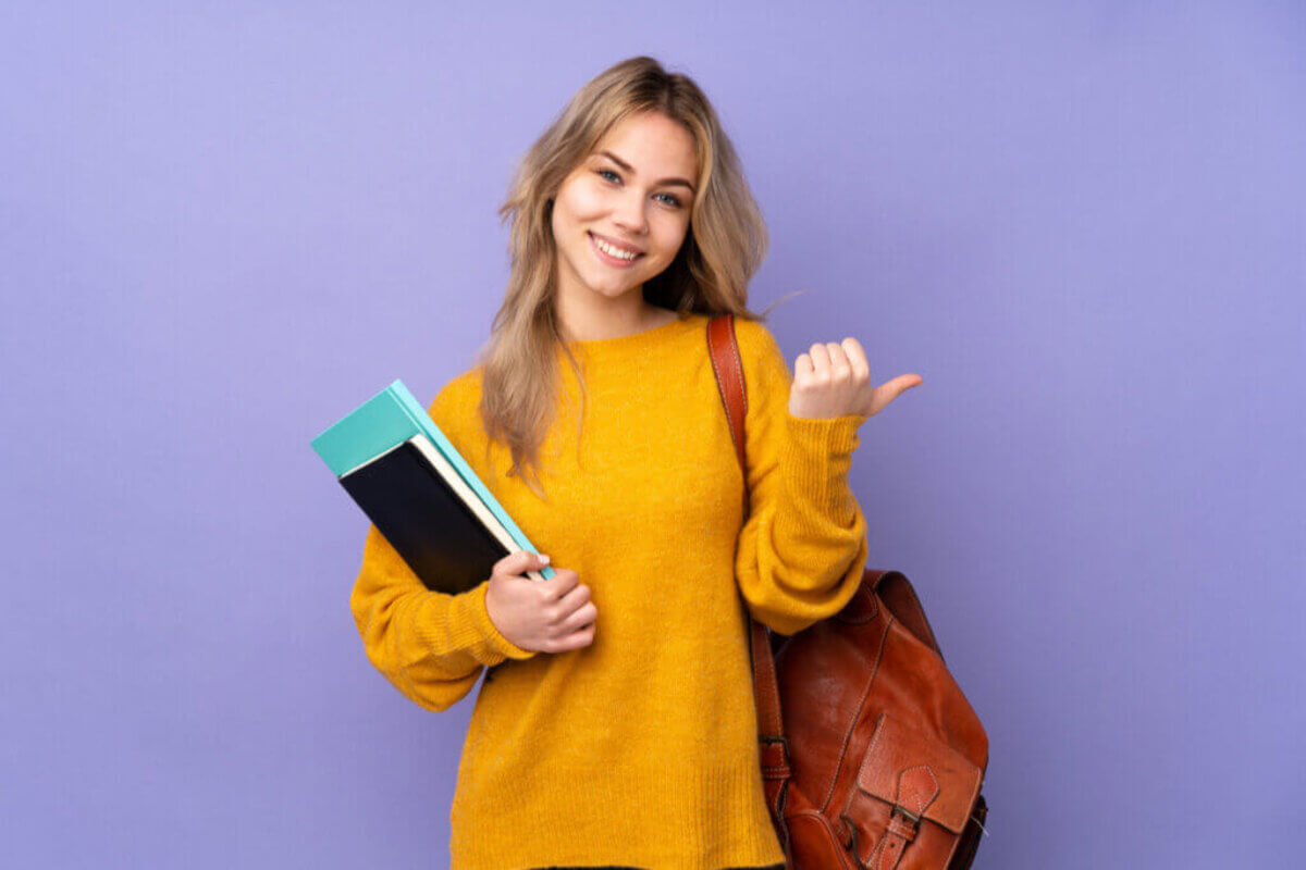Questões gramaticais e textuais são mais cobradas nas provas de vestibulares (Imagem: Luis Molinero | Shutterstock)