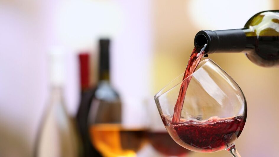Os vinhos secos têm pouca ou nenhuma adição de açúcar (Imagem: Africa Studio  | Shutterstock)