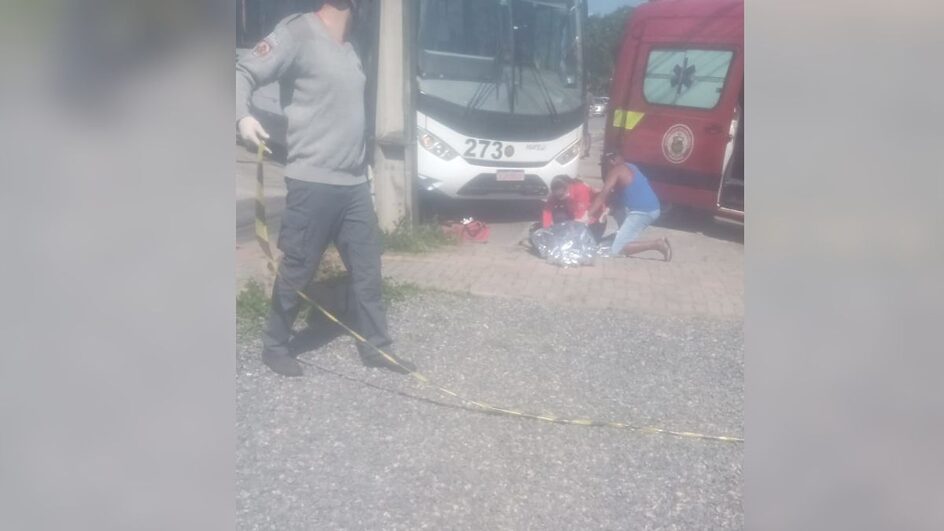 Motociclista de 19 anos morre após acidente com ônibus em Joinville