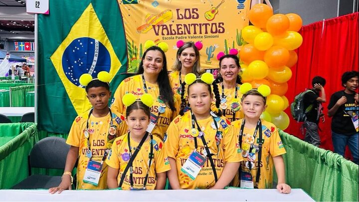 Alunos de escola de Joinville visitam a Nasa e se preparam para evento internacional nos EUA