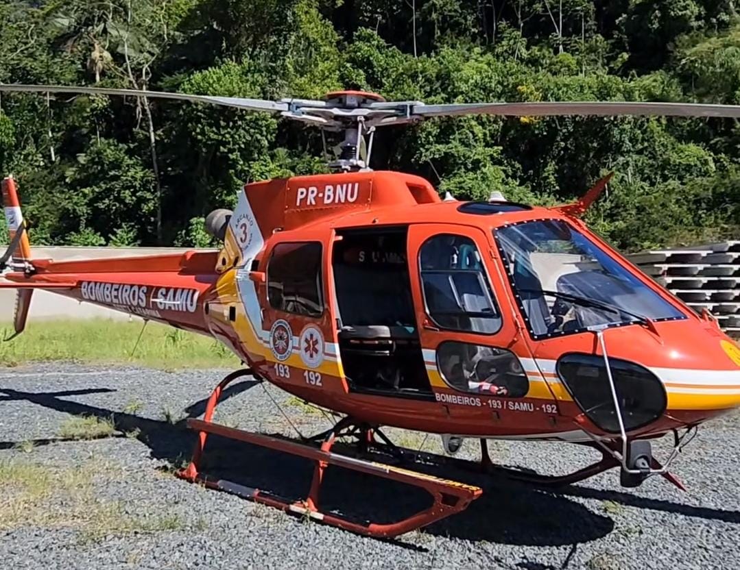 Idoso fica gravemente ferido após ser atropelado por ônibus em Blumenau