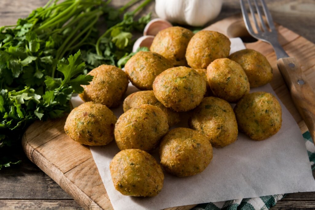 Bolinho de pirarucu (Imagem: etorres | Shutterstock)