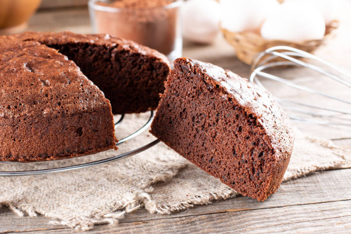 Bolo de chocolate  sem glúten e sem lactose (Imagem: Ahanov Michael | Shutterstock)