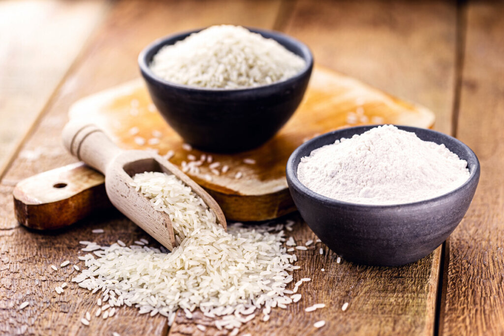 Farinha de arroz n&atilde;o possui gl&uacute;ten (Imagem: RHJPhtotos | Shutterstock)