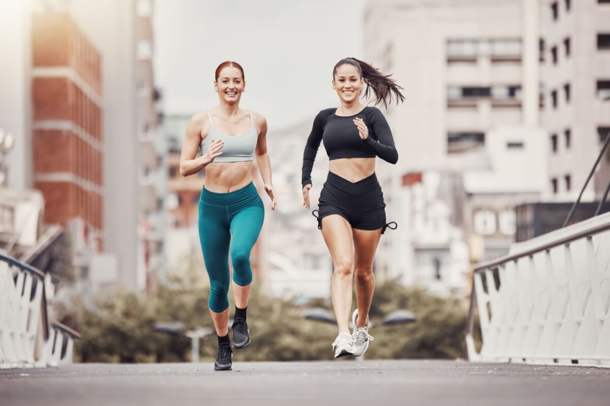 A corrida é uma atividade física completa (Imagem: PeopleImages.com | Shutterstock)