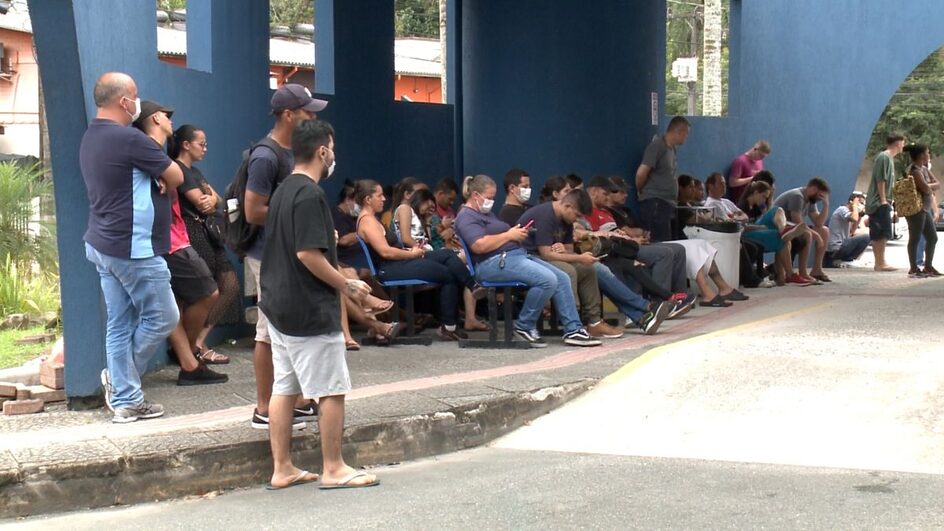 VÍDEO: Secretária de Saúde de Joinville compara filas em hospitais com ida à praia: "Filinha"
