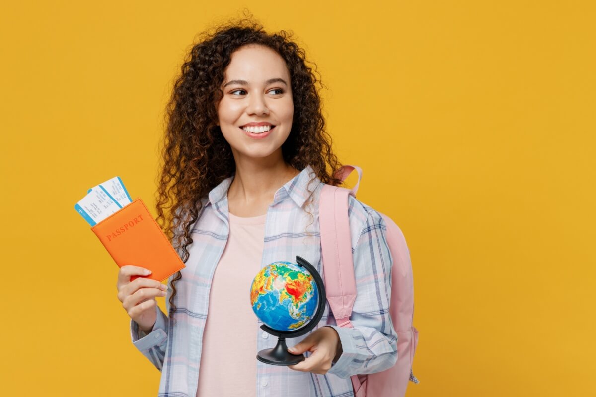 O intercâmbio é uma oportunidade de crescimento acadêmico e pessoal (Imagem: ViDI Studio | Shutterstock)