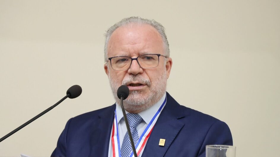 Reitor da UFSC, Irineu Manoel de Souza