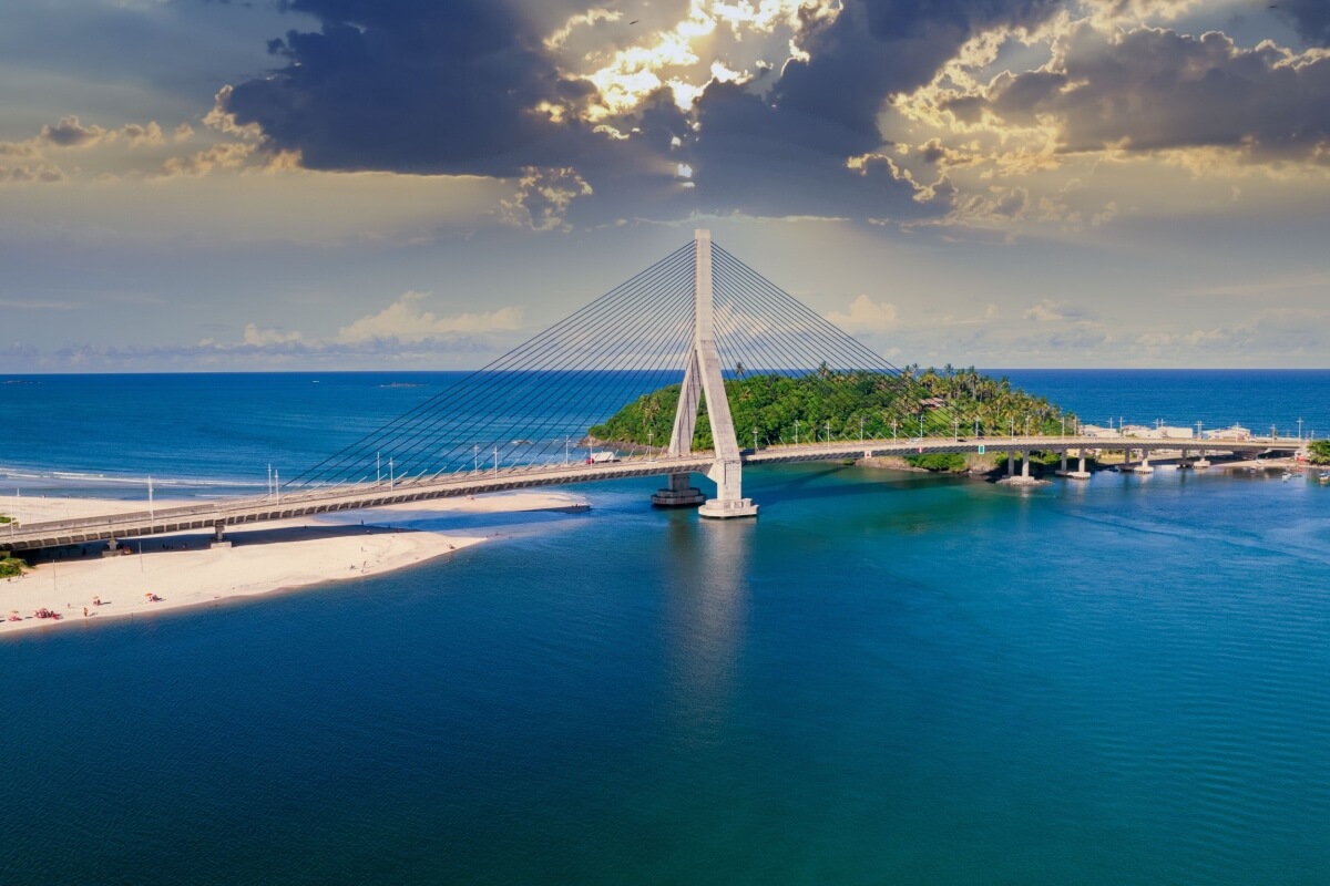 A Ponte Jorge Amado torna ainda mais belo um cenário natural que já é magnífico (Imagem: ADVTP | Shutterstock)