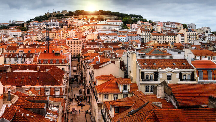 Brasileiros que foram "tentar a sorte" em Portugal acabam empurrados para as ruas