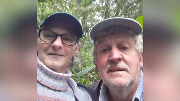 Homem que matou e enterrou pai e madrasta no quintal é condenado a 60 anos de prisão em SC