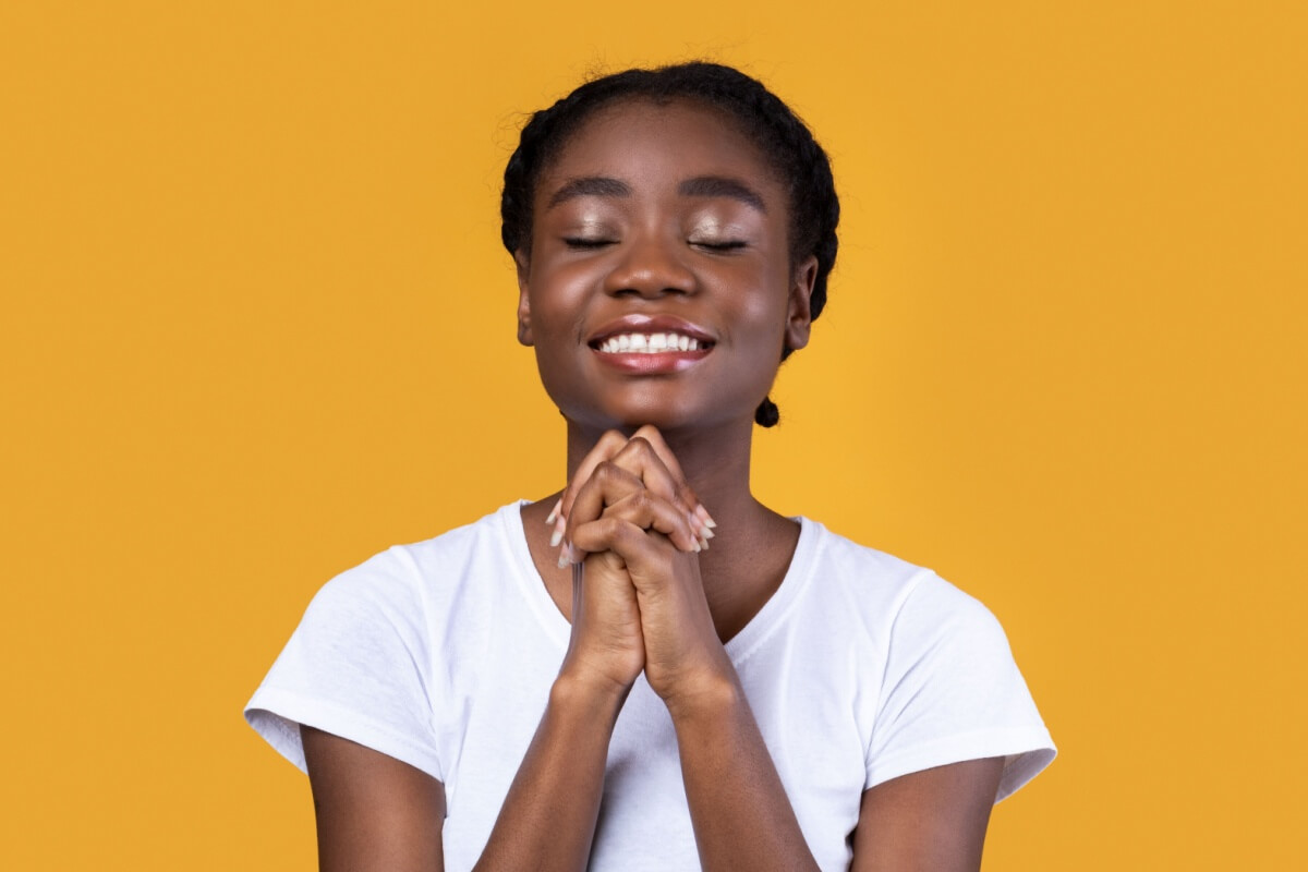 As preces representam uma fonte de inspiração, consolo e renovação espiritual (Imagem: Prostock-studio | Shutterstock)