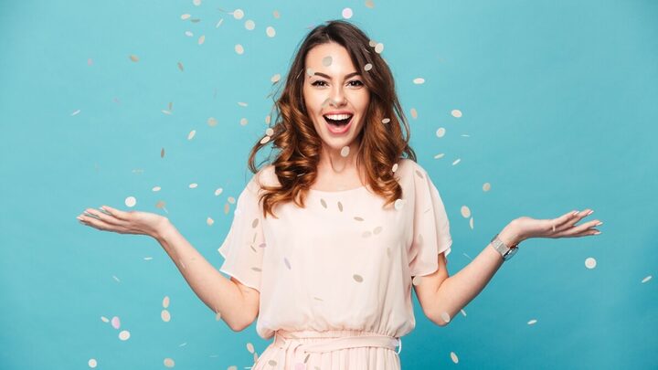 Com uma habilidade quase mágica de transformar o tédio em festa, estes são os signos mais animados do zodíaco (Imagem: Dean Drobot | Shutterstock)