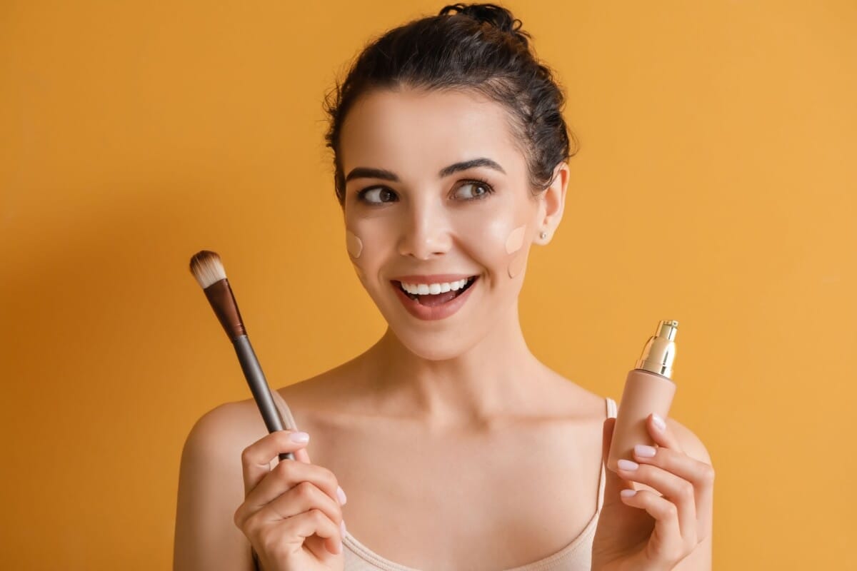 Para o efeito esperado, o contorno precisa ser feito com os produtos adequados (Imagem: Pixel-Shot | Shutterstock)