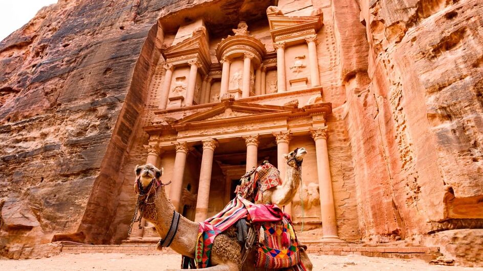 O Tesouro é um dos destaques imperdíveis de Petra (Imagem: travelwild | Shutterstock)