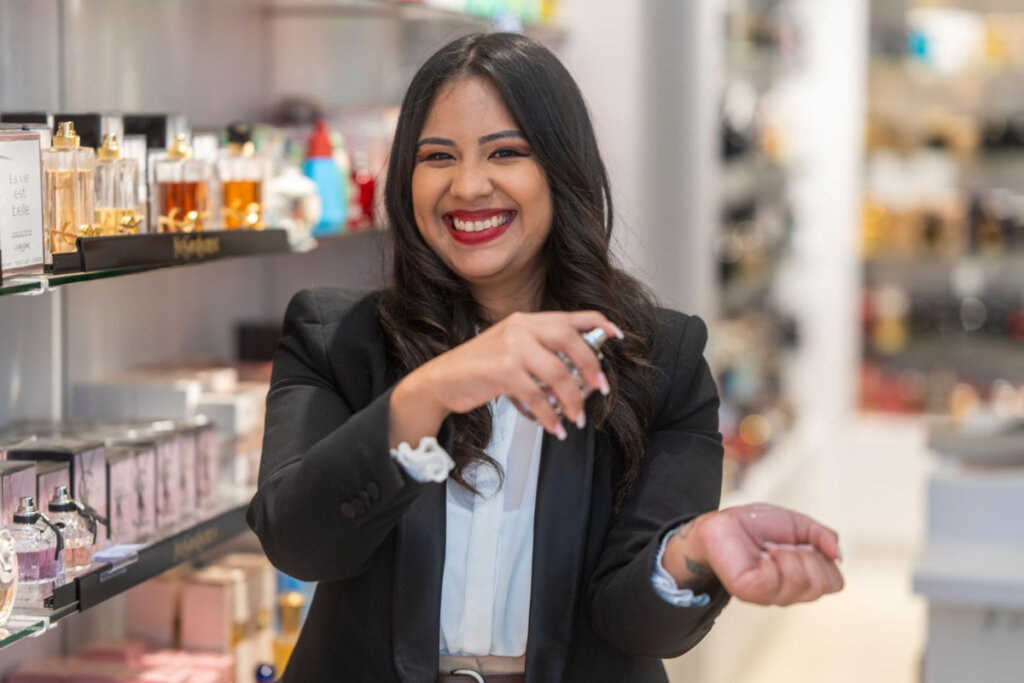 Os perfumes femininos para o outono evocam notas elegantes e sofisticadas (Imagem: Sebastien Waller)