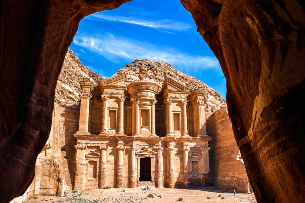 Petra é uma das sete novas maravilhas do mundo moderno (Imagem: tenkl | Shutterstock)