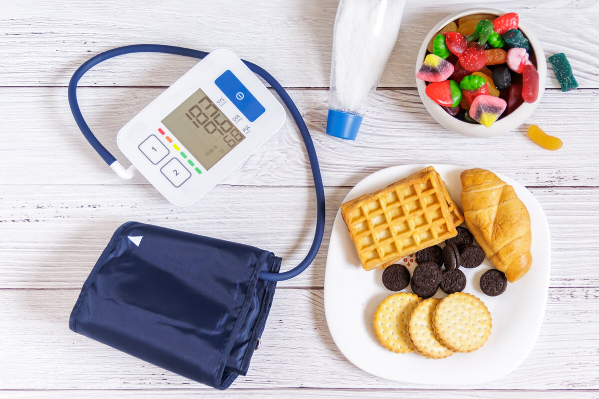 Alimentação é fator importante para o controle da pressão alta (Imagem: Victor Mulero | Shutterstock)