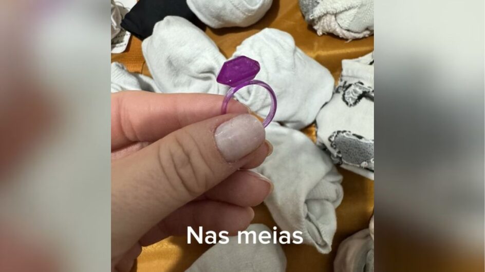 VÍDEO: Maquiadora é desafiada a achar 150 anéis de plástico para ser pedida em casamento em SC