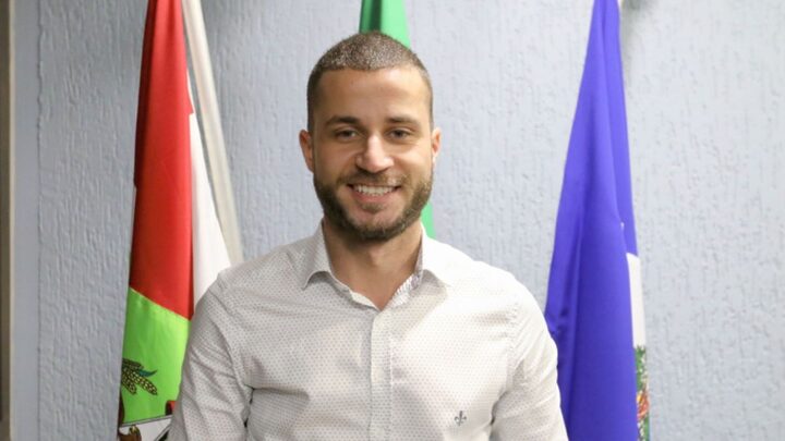 Secretário investigado por uso de veículo da prefeitura em viagem pessoal é exonerado em SC