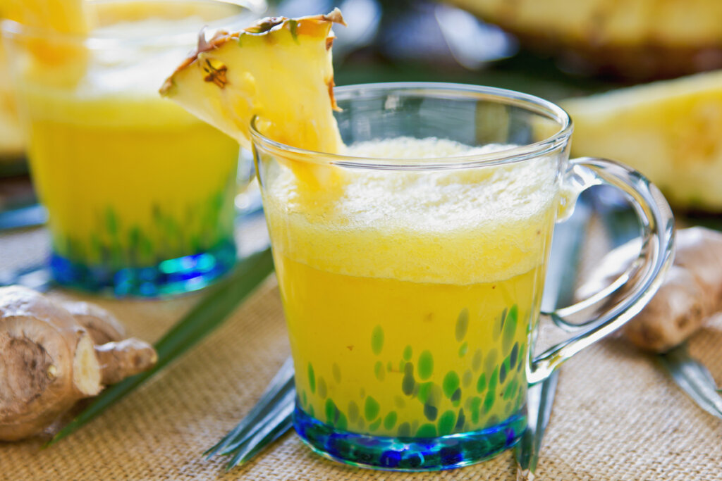 Suco de abacaxi com limão e hortelã (Imagem: vanillaechoes | Shutterstock)