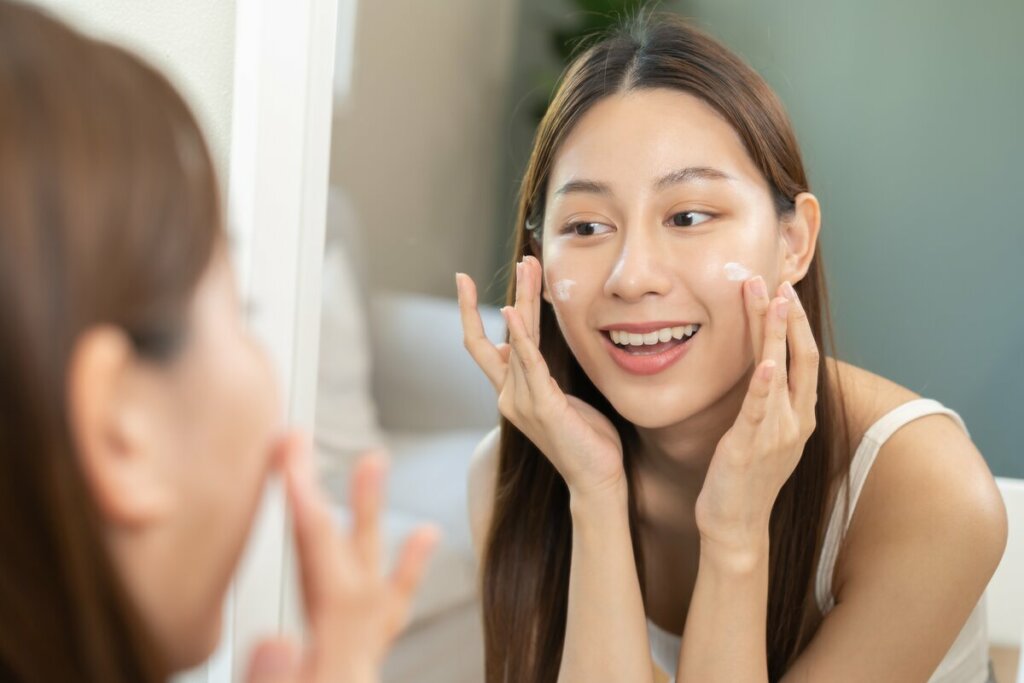 Raios ultravioletas também comprometem a qualidade da pele no outono (Imagem: Kmpzzz | Shutterstock)